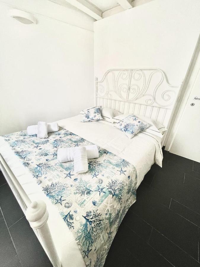 Cozy Loft Marina View Apartment Savona Bagian luar foto