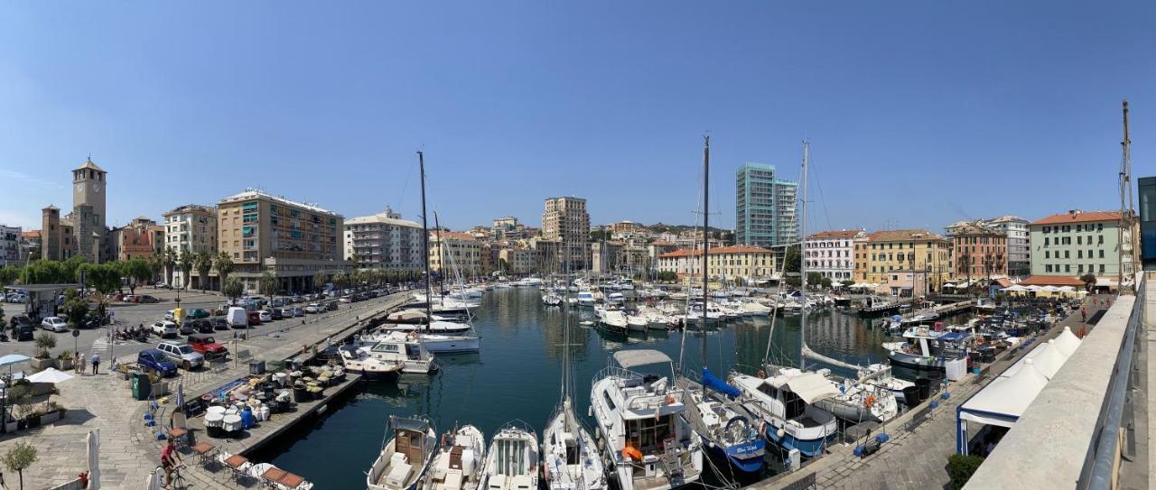 Cozy Loft Marina View Apartment Savona Bagian luar foto